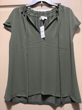LOFT Olive Green Ruffle Tie-Neck Short Sleeve Blouse
Medium